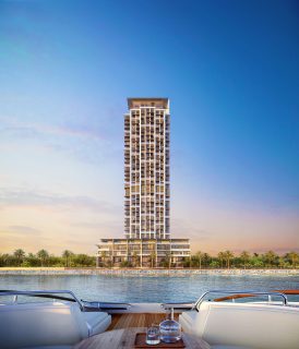Tour résidentielle moderne en bord de mer avec balcons et verdure