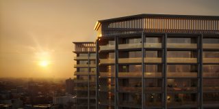 Balcons d'immeuble résidentiel moderne au coucher du soleil
