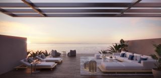 Terrasse sur le toit avec salon et vue sur la mer au coucher du soleil