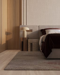 Chambre à coucher moderne avec couverture bordeaux et éclairage chaleureux