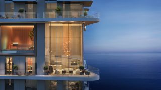 Résidence moderne de luxe avec balcon vue sur l'océan
