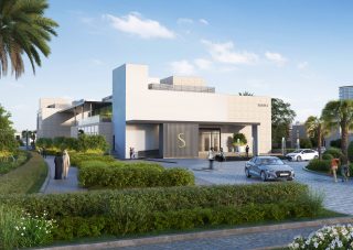 club-house moderne avec grandes baies vitrées entouré de verdure
